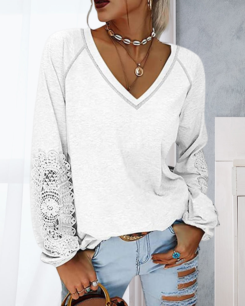 Ensfarget topp med blonder