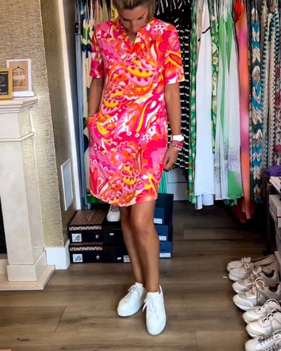 Kjole med lommer og trykk og korte ermer