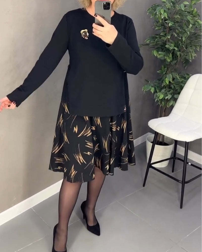 Løs og avslappet printkjole med rund hals