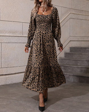 Maxikjole med firkantet hals og trykk