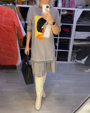 Shiftkjole med portrett og lange ermer