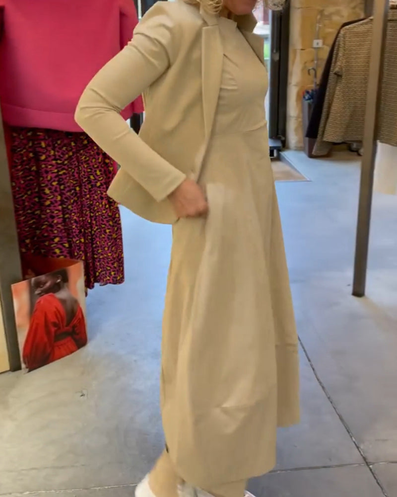 Kjole med ensfarge og lang erme