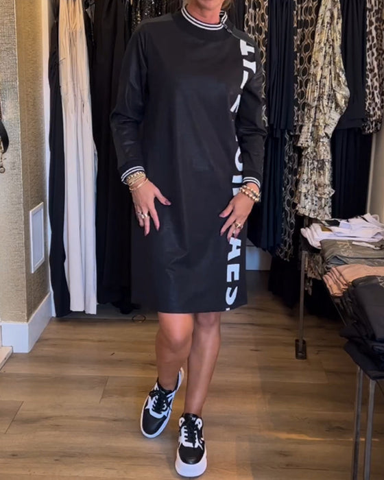 Uformell kjole med bokstavtrykk