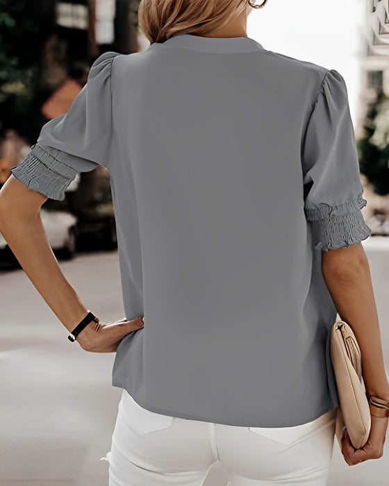 V-hals kortermet bluse