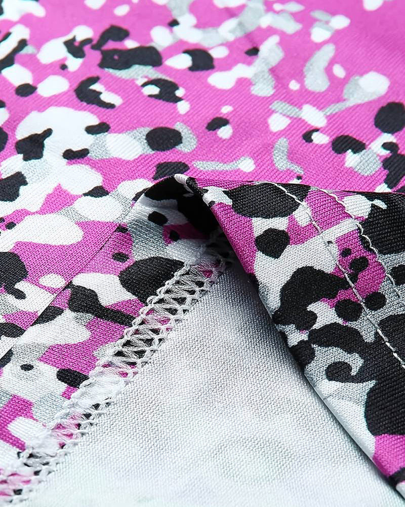 Rynket v-hals topp i leopardmønster med kort erme