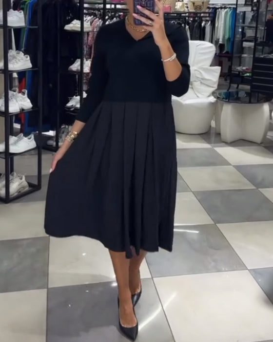 Plissert kjole med V-hals