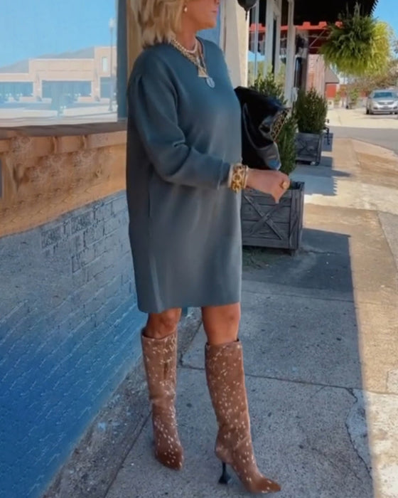 Ensfarget elegant kjole med rund hals