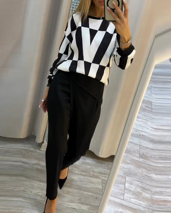 V-print genser med rund hals