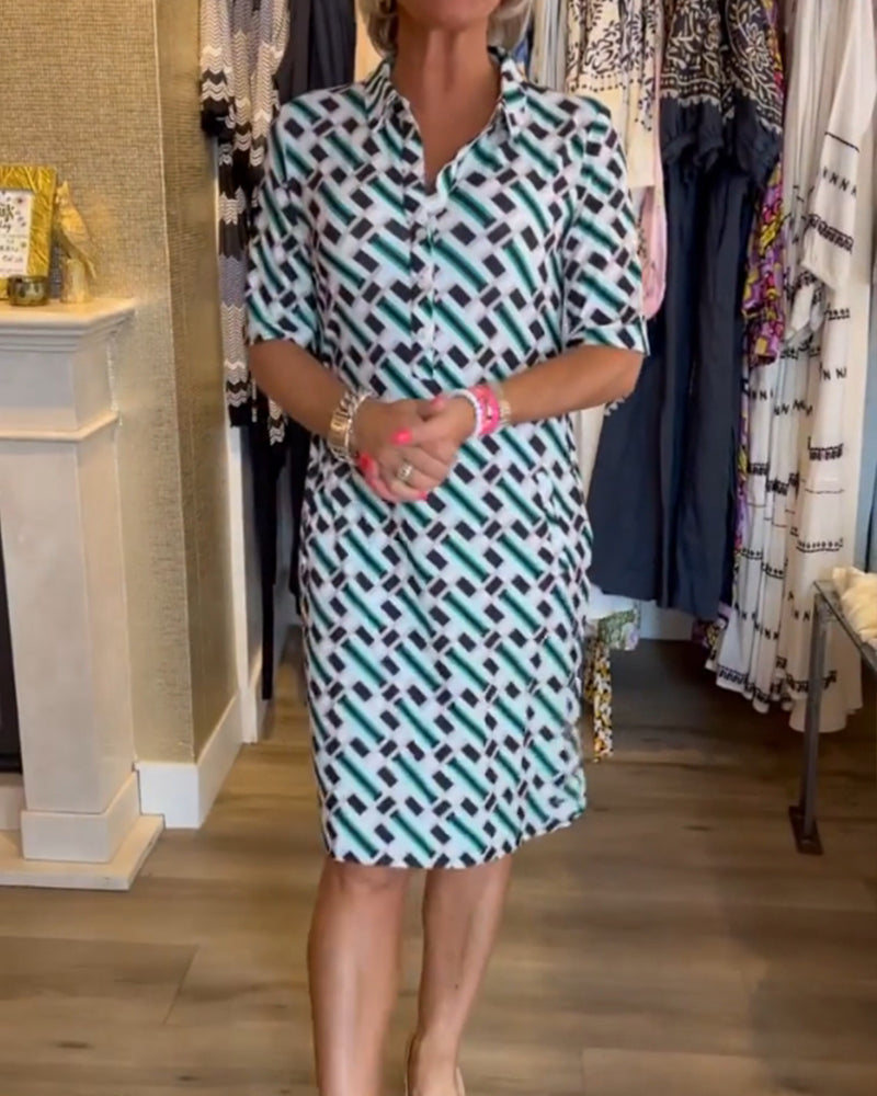 Geometrisk kjole med V-hals og trykk