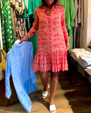 V-hals kjole med blomstertrykk