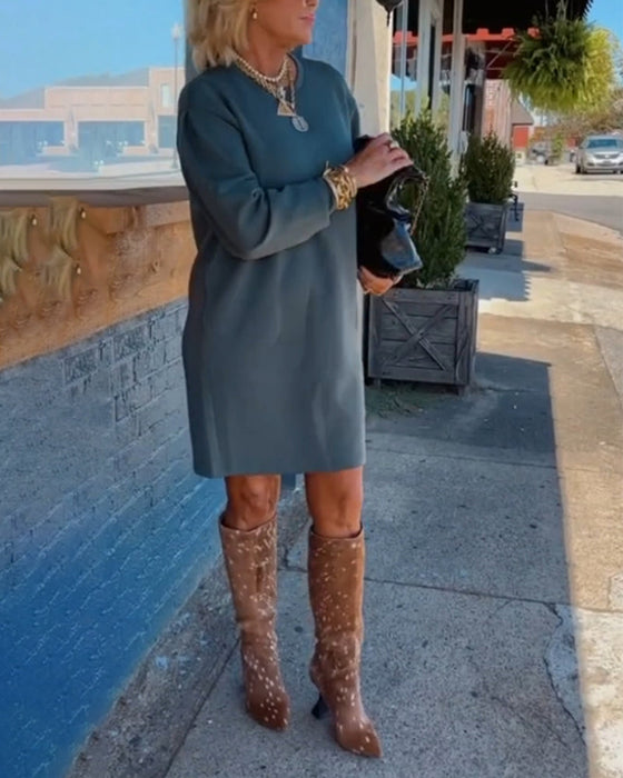 Ensfarget elegant kjole med rund hals