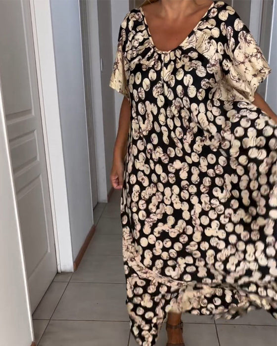 Kortermet kjole med V-hals