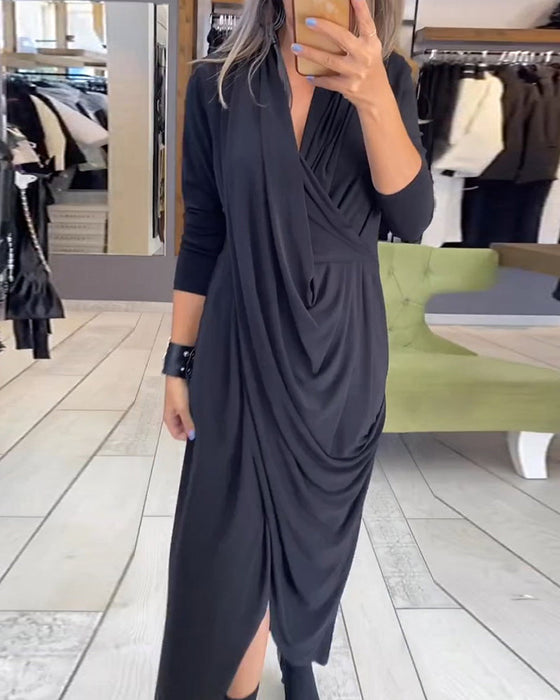 Elegant plissert ensfarget kjole