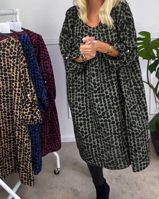 Retro prikkete kjole med v-hals