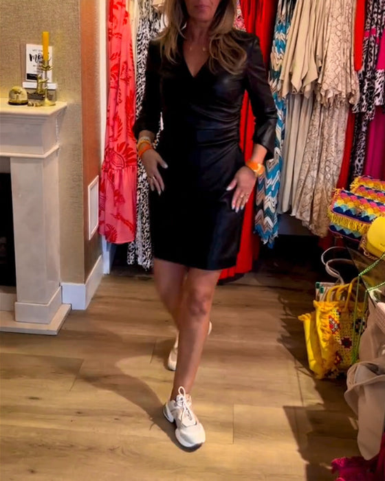 Bodycon-kjole med V-hals i PU