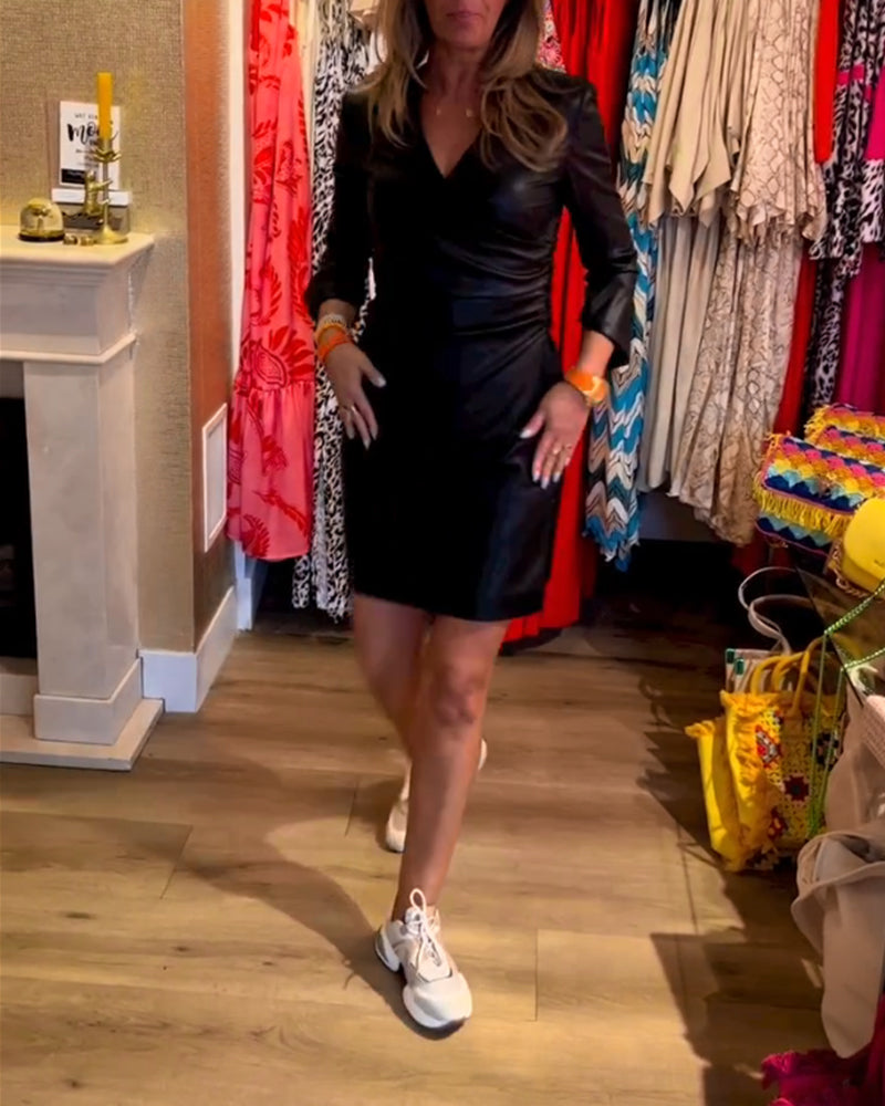 Bodycon-kjole med V-hals i PU