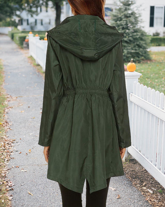 Ensfarget utendørs frakk med hette
