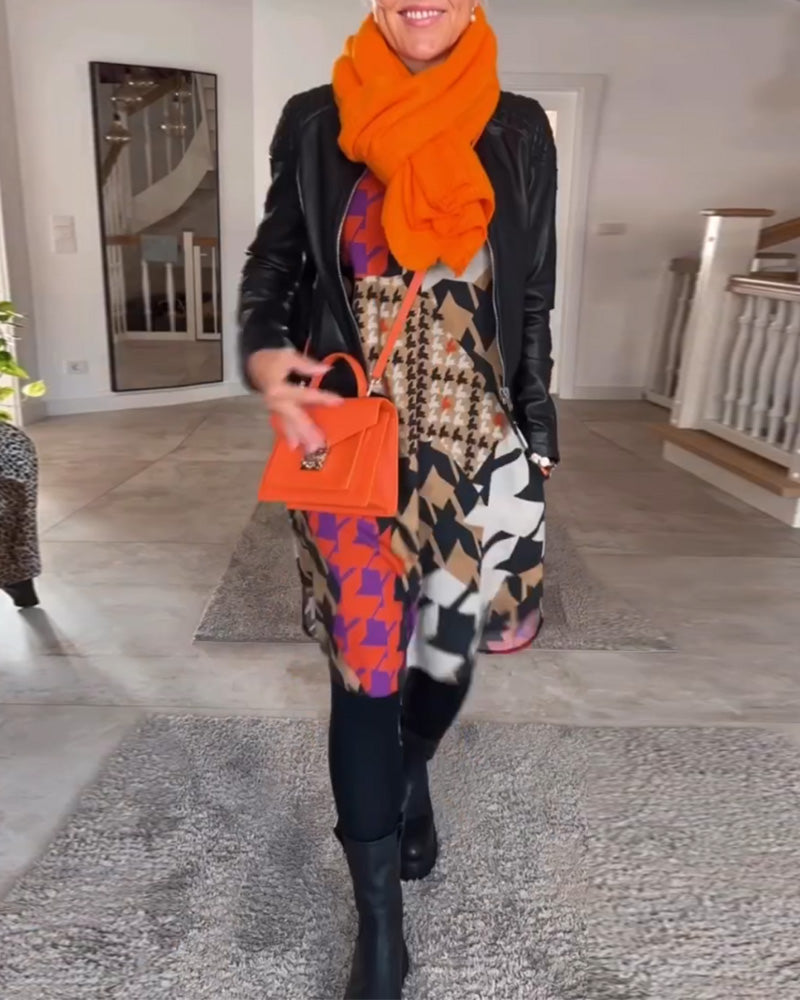 Kjole med v-hals og lange ermer