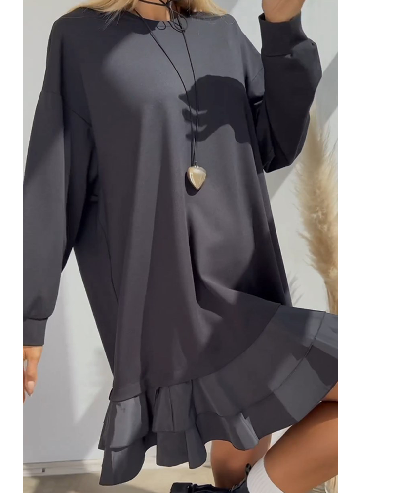 Løs ensfarget kjole med patchwork