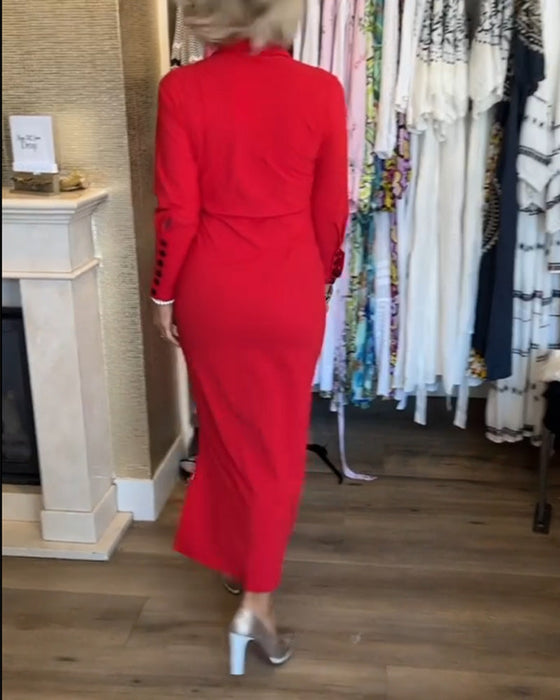 Ensfarget elegant kjole med splitt