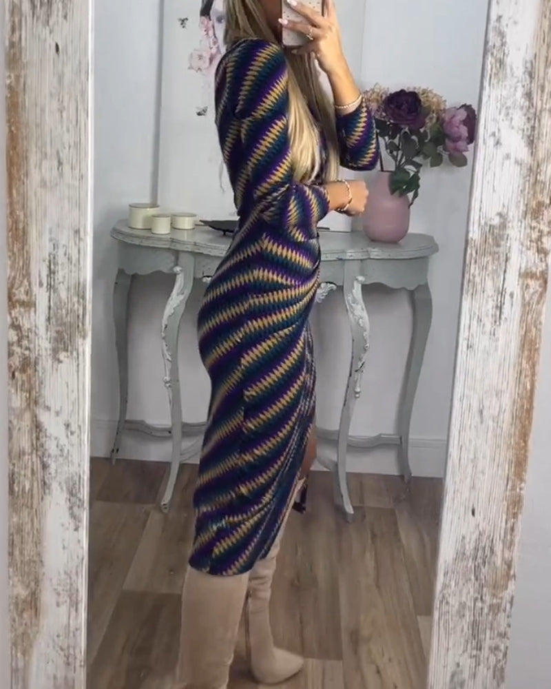 Sexy kjole med stripete og høy hals