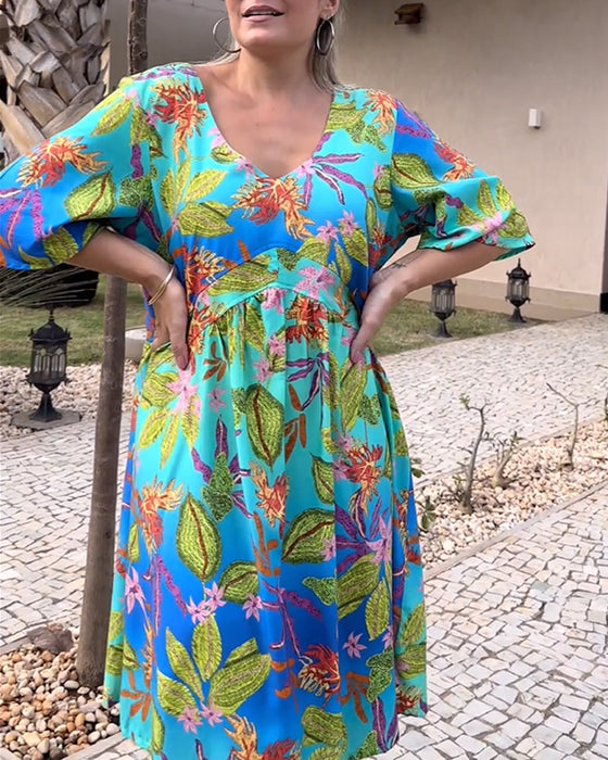 Kjoler med botaniske trykk og uformelle stiler