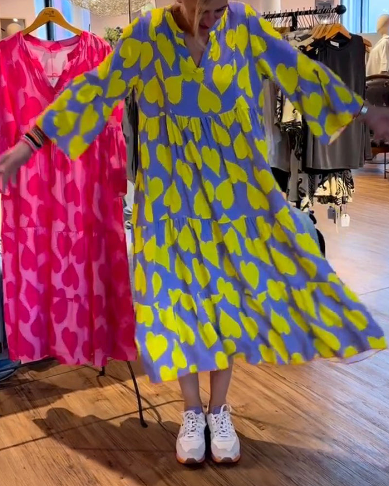 V-hals kjole med hjertemønster