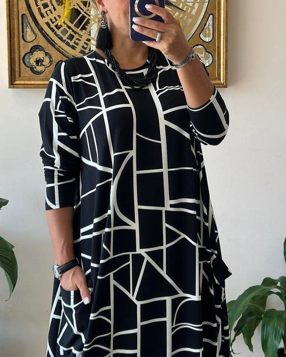 Løs shiftkjole med lomme og rund hals