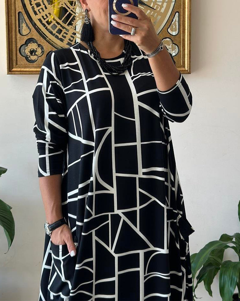 Løs shiftkjole med lomme og rund hals