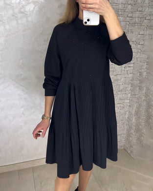 Ensfarget kjole med høy krage
