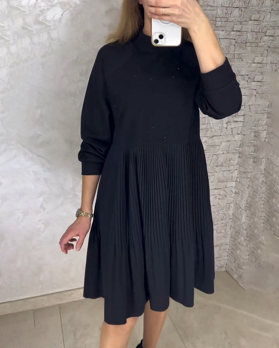 Ensfarget kjole med høy krage