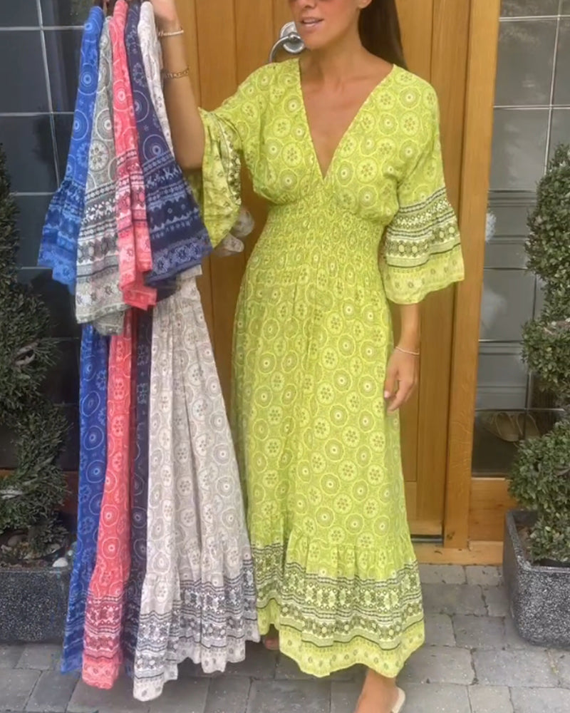 Lang kjole med dyp V-utringning og lange ermer