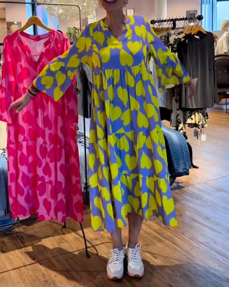 V-hals kjole med hjertemønster