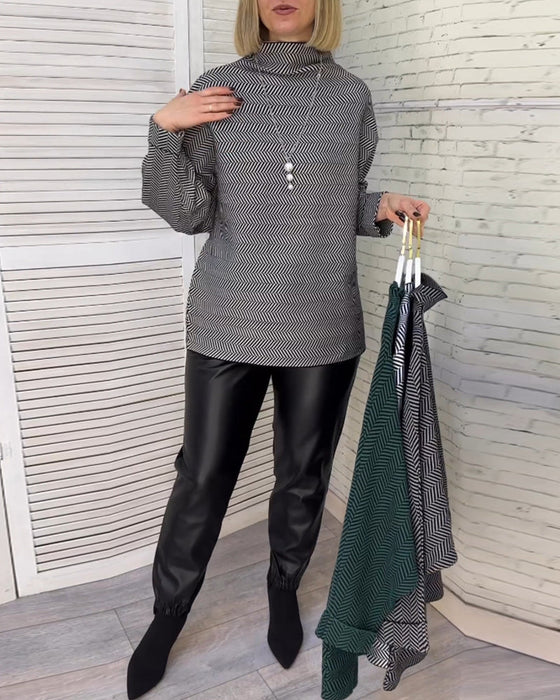 Uformelt topp med turtleneck med trykk