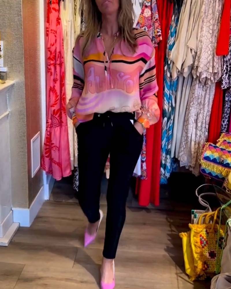 Casual topp med fjæring med kontrasttrykk