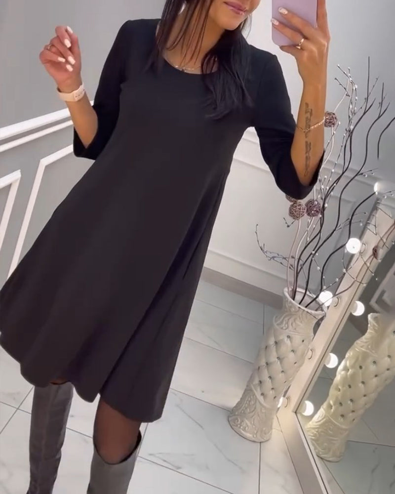 Ensfarget kjole med sløyfe bak