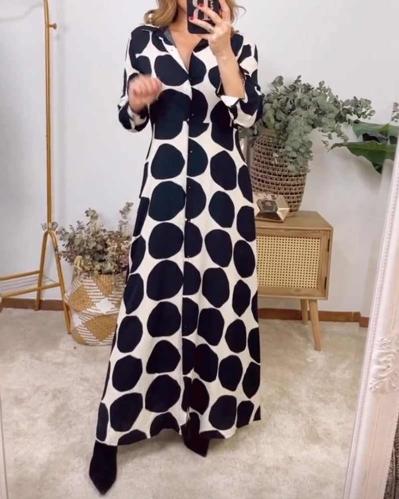 Kjole med geometrisk trykk