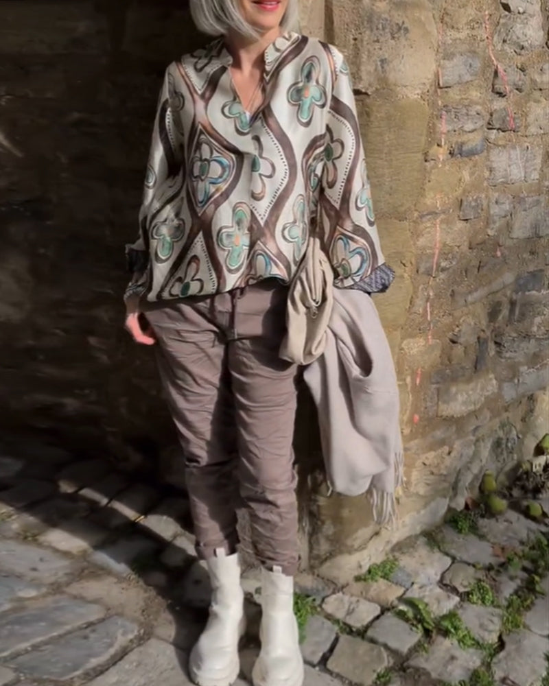 Bluse med retrostil og lange ermer