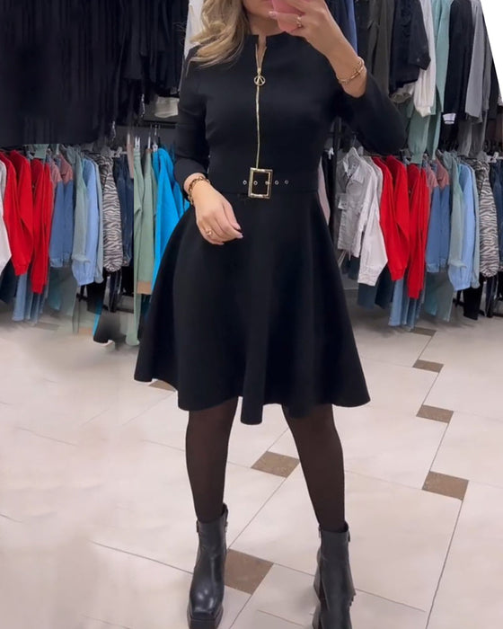 Enkel ensfarget kjole med glidelås